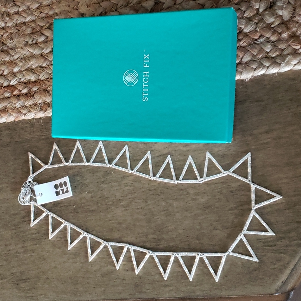 ROMOLO NWT Stitch Fix Silver Triangle Necklace.